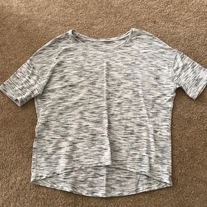 LULULEMON GREY TOP either a size 6 or 8